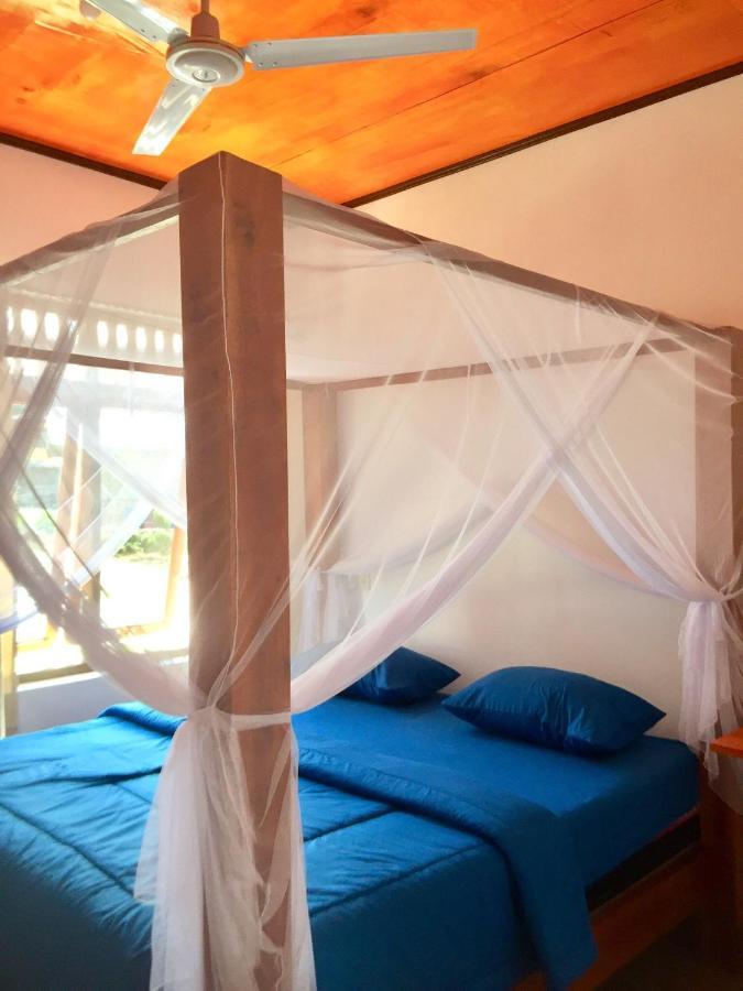 Toba Sunset Bed & Breakfast Tuk Tuk Exterior photo