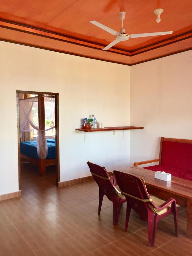 Toba Sunset Bed & Breakfast Tuk Tuk Exterior photo