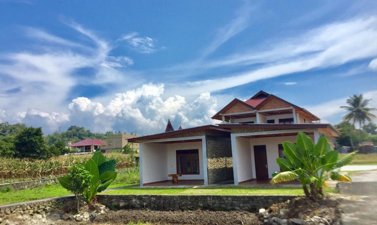 Toba Sunset Bed & Breakfast Tuk Tuk Exterior photo