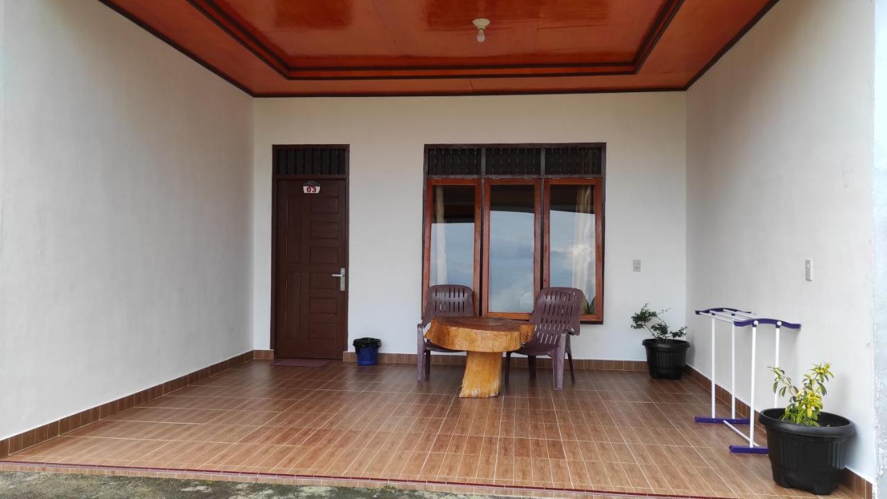 Toba Sunset Bed & Breakfast Tuk Tuk Exterior photo